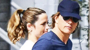 우주 결혼식? 미션 임파서블…톰 크루즈, 26세 연하와 결별