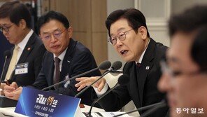 李 “각종 규제 ‘일단 안돼’서 ‘일단 돼’로 마인드 바꿔야”