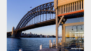 바다 위 석양에 빠지다… 시드니 하버 브리지 품은 명소 메리어트 피어원