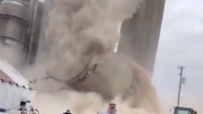 폭격 맞은듯…美 곡물창고 붕괴, 작업자들 혼비백산