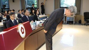 추미애, 헌재소장에 “이석하시라”…대법원장 ‘90분 면박’ 극과 극