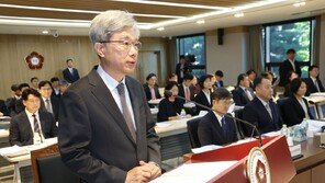 “내란정당 해산을” “국정마비가 내란”