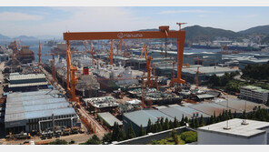 한화오션 거제사업장서 구조물 넘어져 60대 근로자 숨져