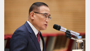 구금 64명 사상최대 ‘송환작전’…전세기 오르자마자 체포