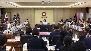 與 “재판소원 통해 국민권리 강화” vs 野 “李대통령 위한 4심제”