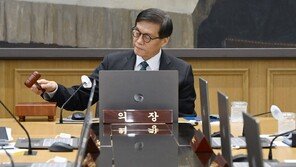 한은, 10월 금통위 ‘동결’ 전망 우세…밀리는 인하 기대