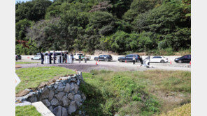 김해시가 ‘방사쇼’ 한다며 100분 가둬둔 황새, 결국 죽었다