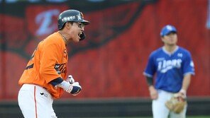 한화, 난타전 끝 삼성 9-8 제압…KS 진출 76.5% 확률 잡았다[PO1]