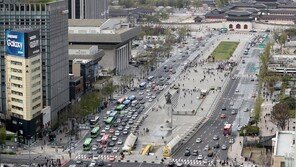 “쥐 잡아라” 광화문광장 쥐 목격담 잇따르자…집중 방역 나섰다