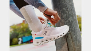 “걸을 때마다 크고 민망한 소리”…집단소송 제기된 유명 운동화