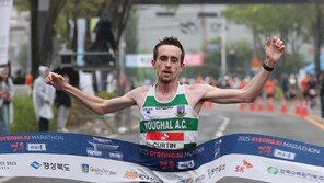 아일랜드 커틴 ‘무서운 독주’… 유럽 선수 첫 경주마라톤 우승