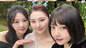 ‘크러쉬♥’ 조이, ‘나혼산’ 친동생 결혼식 인증…붕어빵 미모 세 자매