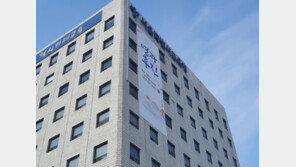 교직원에 ‘반려견 배변 처리’ 지시…사립학교 이사장 경찰 고발