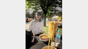 최지우, 이런 모습 처음…한강 라면에 입이 ‘떡’