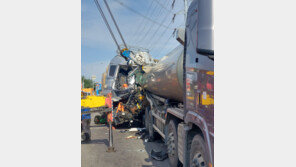 평택시흥고속도로서 차량 4대 얽힘 사고…전 차로 차단