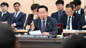 유정복 선거법 위반 의혹 놓고…與 “경찰 늑장대응” vs 野 “과잉 수사”