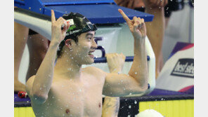 ‘아시아 신기록’ 수영 황선우 “43초대 벽 깨서 기뻐…노력 보상받아”