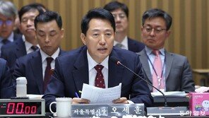 與 “오세훈, 토허제 번복 집값 상승 불러”… 吳 “10·15대책 과도, 정비사업 어려워”