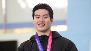 황선우 200m 亞신기록, 쑨양 넘었다