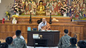 “트라우마 고통받는 소방관 위해 마음 털어놓을 ‘소방 성직자’ 필요”
