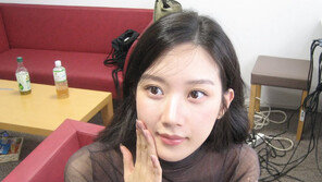 문가영 뚜렷 이목구비에 깜짝…시스루룩 완벽 소화