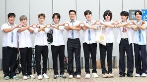 “우리 나가도 돼?” 슈주, ‘90년생 없는’ 마마 첫날 퍼포머에 당혹