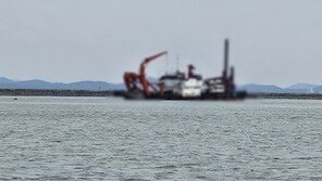 군산항 정박 2627톤급 선박서 용접 중 폭발사고…2명 전신화상