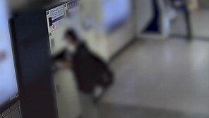 모텔 머물며 카드는 지하철 물품보관함에…20대女 사흘 ‘셀프 감금’