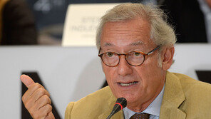 ‘망고’ 창업 억만장자 절벽서 추락사…40대 장남 살인 용의자 지목