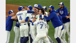 ‘류현진 시리즈’ 성사…토론토-다저스, 32년 만의 월드시리즈 격돌