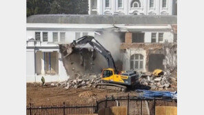 트럼프, 백악관 부쉈다…연회장 지으려 부분 철거 공사(영상)