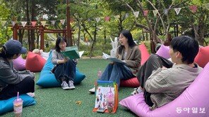공원-잔디밭… 서울은 야외독서 삼매경