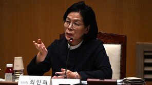 국힘 “최민희, 본인 보도 불만에 기자 퇴장시켜…국회법 위반”