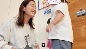이민정, 딸 서이 등장에 애교 폭발…“내 가방도 뺏겨”