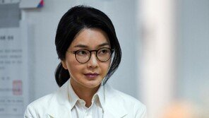 김건희특검 “통일교서 건넨 그라프 목걸이, 샤넬 백·구두 확보”