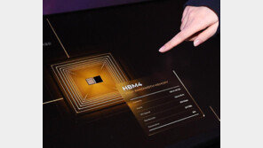 삼성전자·SK하이닉스, HBM4 실물 국내 첫 공개