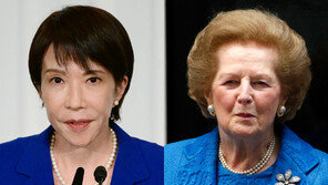 파란 수트·진주 목걸이…日다카이치 패션, ‘철의 여인’ 대처 쏙 닮았네