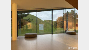 밖은 ‘왕릉뷰’ 안에는 ‘명작뷰’… 경주 오아르미술관 소장품전