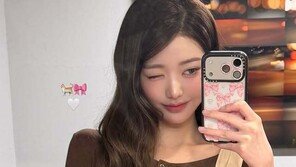 장원영, 긴 웨이브 헤어+윙크 포즈…“그림 속 요정 같아”