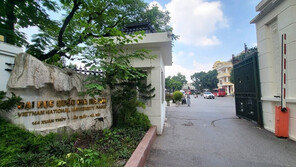  라라톡(Lalatok), 하노이 대학가서 ‘오프라인 역공’… Z세대 폭발적 유입