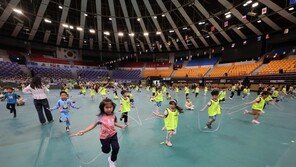 한국 가족정책 지출, OECD 평균 한참 안돼…“현금 지원 27조 이상 늘려야”