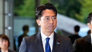 고이즈미 “핵추진잠수함 도입 배제 안해” 日 방위비 연내 증액 추진