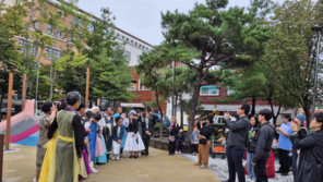  책이 머무른 골목에 ‘사람’의 이야기가 흐르다 …제3회 배다리축제 1만 인파 속  성료
