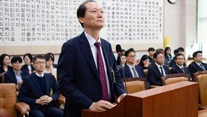 ‘안가모임’ 이완규, 증인 선서 거부…“與서 고발, 수사중이라 못해”