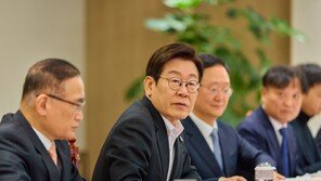 李대통령 “수도권 집값 시정 안 되면 日처럼 잃어버린 30년 시작”