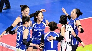 여자배구 ‘우승후보’ IBK기업은행, 페퍼 3-1 꺾고 첫 승 신고