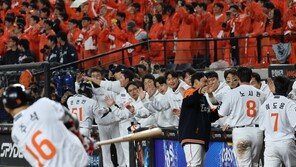 “LG 나와라”…한화, 삼성 잡고 19년 만에 한국시리즈 진출 [PO5]