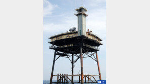 세계에서 가장 위험한 호텔?…“상어 우글대고 헬기로만 접근”