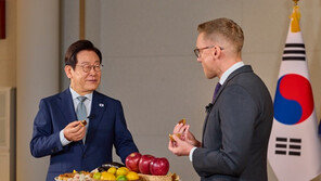 李대통령이 CNN 카메라 앞에 소개한 이 것…“한번 드셔 보시면”