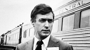 “軍 월급 줘라” 1900억 원 기부한 美 ‘은둔 갑부’는 누구